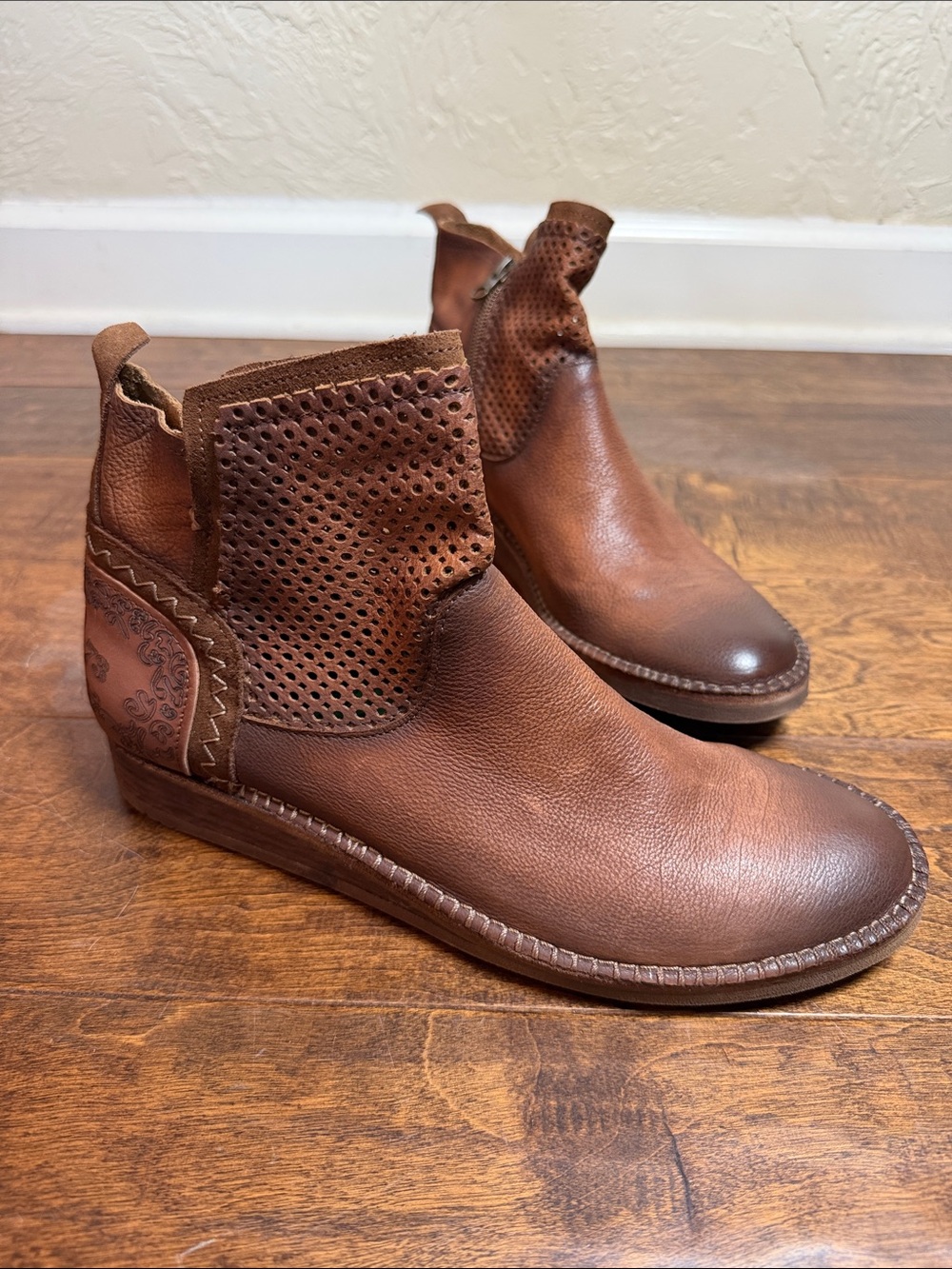 FELMINI Brown Leather Zip Up Boot, size 42 EU/11 US